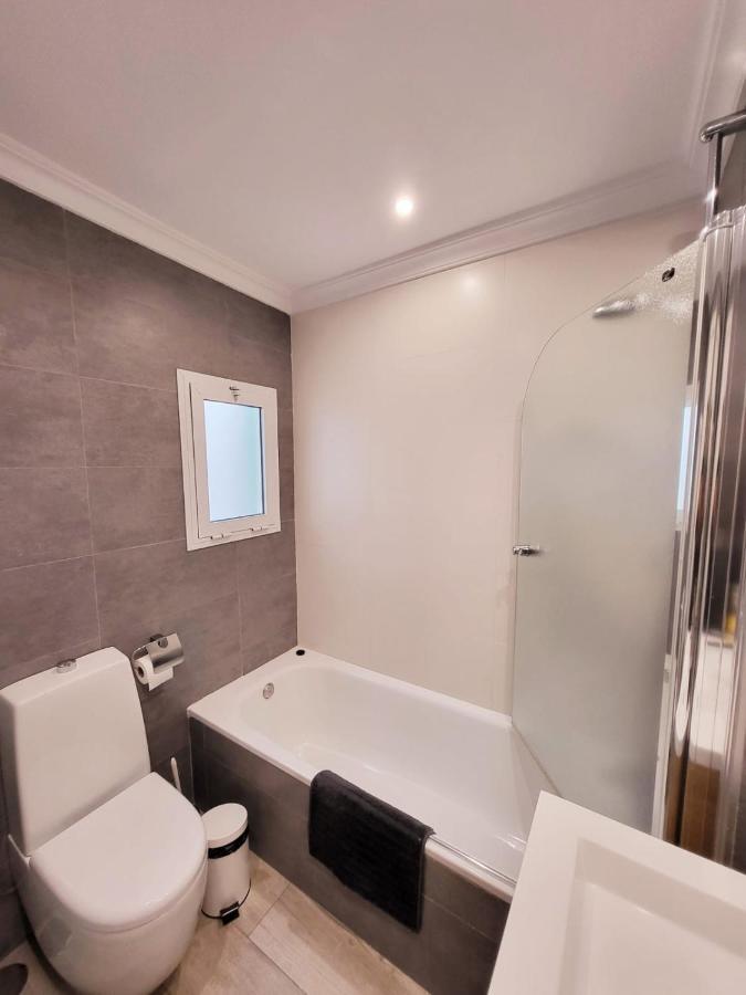 Stylish 3 Bedroom Penthouse In Marbella Centre With Large Pool Close To The Beach ภายนอก รูปภาพ